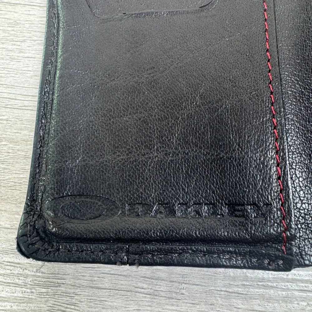 Oakley Vintage Bifold Leather Wallet‎ OS Slim Black Quilted Red Stitching Logo
